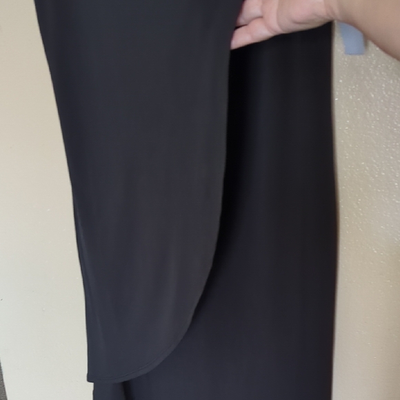 Donna Ricco LBD Gold Shoulder Accent, Sleeveless, Flattering Top Layer - Picture 5 of 12